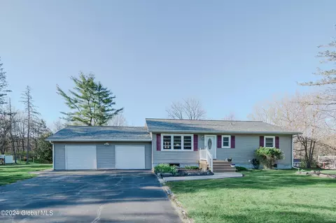 1295 Maple Hill Rd, Castleton On Hudson, NY 12033