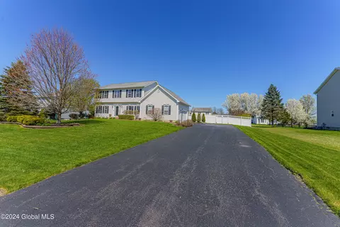 68 Blue Jay Way, Rexford, NY 12148