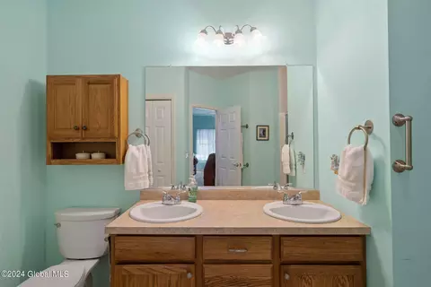 29 Hampton Cir, Mechanicville, NY 12118 photo 18