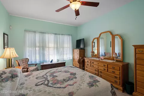 29 Hampton Cir, Mechanicville, NY 12118 photo 17