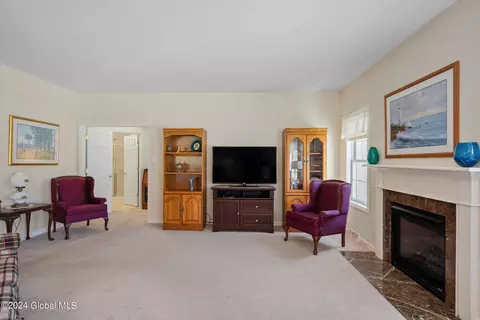 29 Hampton Cir, Mechanicville, NY 12118 photo 7