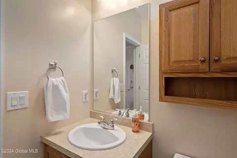 29 Hampton Cir, Mechanicville, NY 12118 photo 22