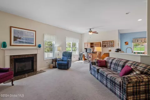 29 Hampton Cir, Mechanicville, NY 12118 photo 6