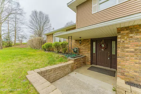 24 Pleasantview Ave, Troy, NY 12180