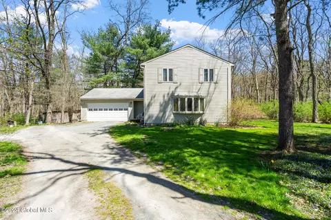 6 S Acres St, Voorheesville, NY 12186