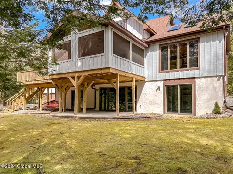 15 Carefree Ln, Lake George, NY 12845