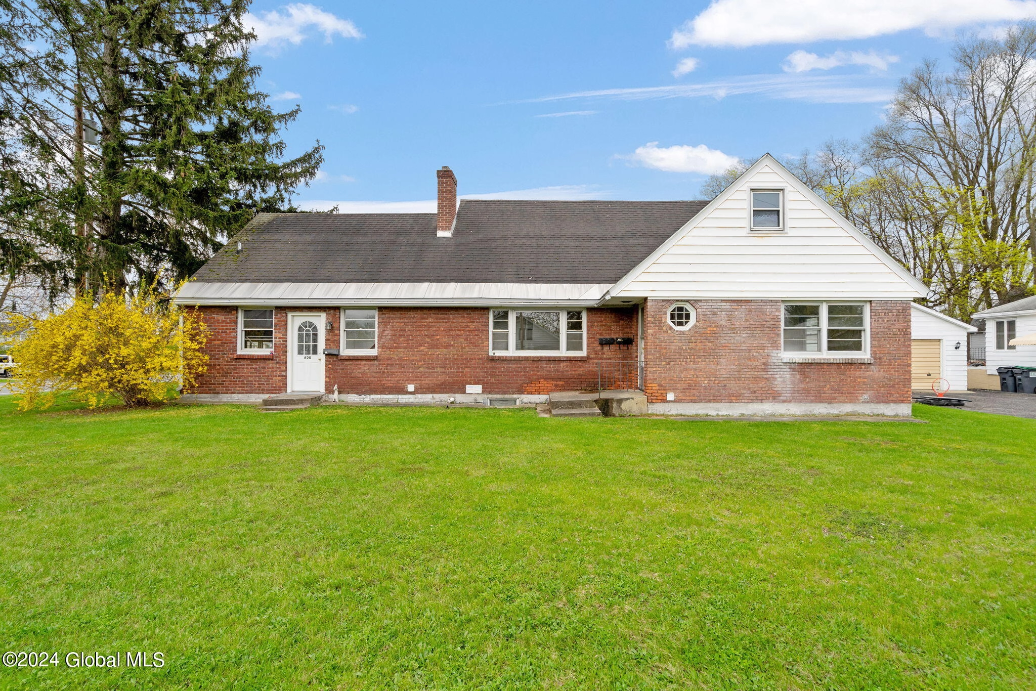 618 Curry Rd, Schenectady, NY 12306 photo 1
