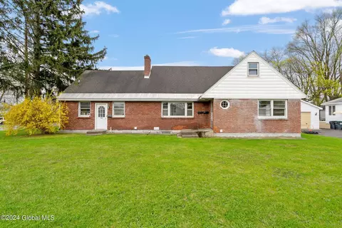 618 Curry Rd, Schenectady, NY 12306