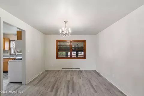 618 Curry Rd, Schenectady, NY 12306 photo 9
