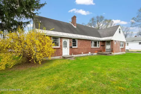 618 Curry Rd, Schenectady, NY 12306 photo 2