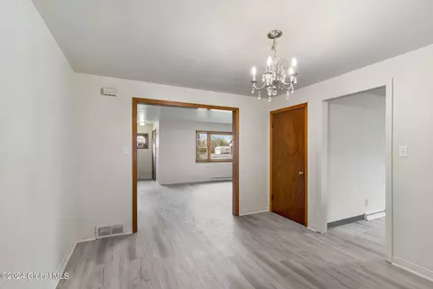 618 Curry Rd, Schenectady, NY 12306 photo 8
