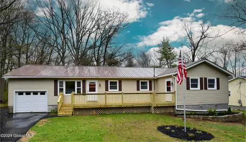 15 Birchwood Ct, Ballston Spa, NY 12020