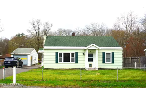 31 Westbrook Dr, Nassau, NY 12123