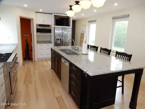592 3rd Ave, Troy, NY 12182 photo 9