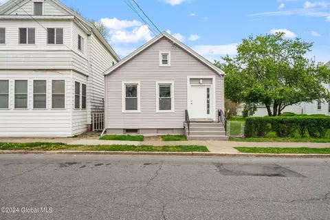 715 25th St, Watervliet, NY 12189