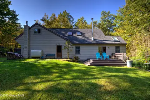 80 Birds Hill Rd, Averill Park, NY 12018