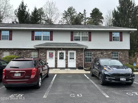 25 Pine Ln # C, Albany, NY 12203