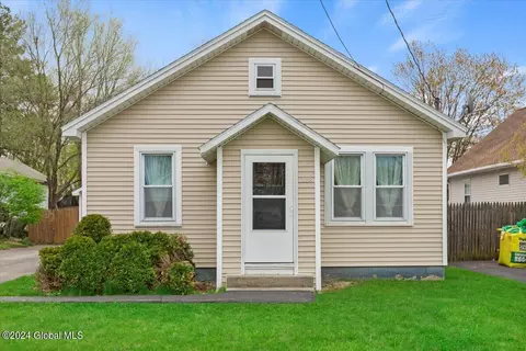 1009 Paul Ave, Rotterdam, NY 12306