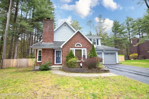 11 Woodmint Pl, Malta, NY 12020