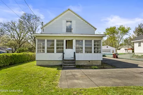 141 Schoolhouse Rd, Albany, NY 12203