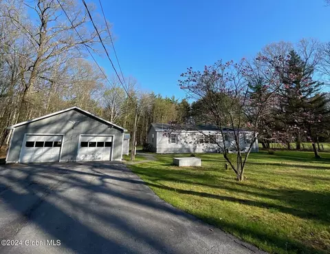 558 Selfridge Rd, Gansevoort, NY 12831