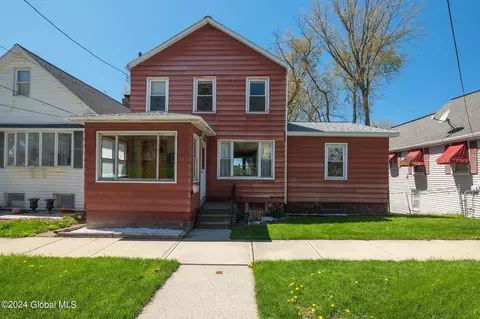 59 Elm St, Rensselaer, NY 12144