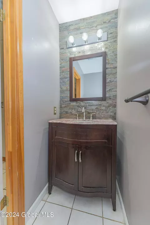 Bath - 3 Commons Blvd, Halfmoon, NY 12065 photo 3 of 3
