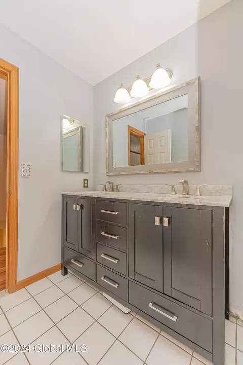 Bath - 3 Commons Blvd, Halfmoon, NY 12065 photo 2 of 3