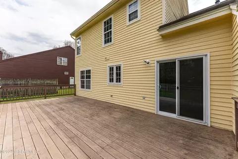 Exterior - 3 Commons Blvd, Halfmoon, NY 12065 photo 5 of 8