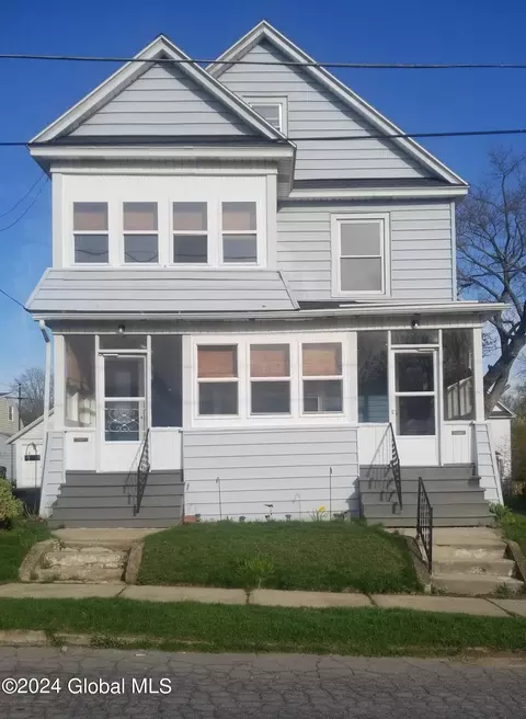 17 Pleasant Ave, Amsterdam, NY 12010