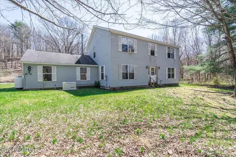 40 Cushman Rd, Melrose, NY 12121