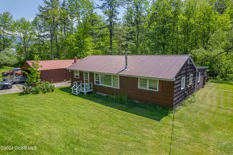 1232 Ashgrove Rd, Cambridge, NY 12816