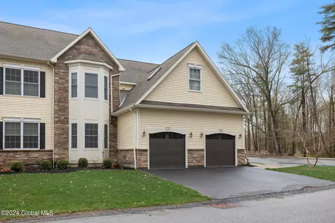 67 Cornerstone Dr, Ballston Spa, NY 12020