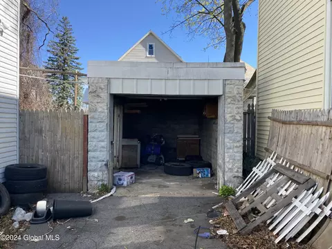Exterior - 1017 Forest Rd, Schenectady, NY 12303 photo 2 of 3