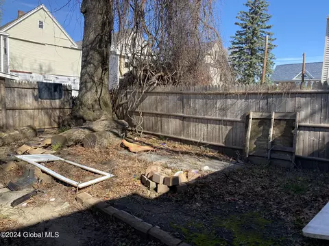 Exterior - 1017 Forest Rd, Schenectady, NY 12303 photo 3 of 3