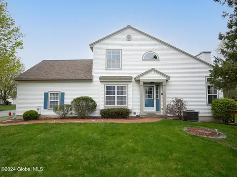 45 Empire Cir, Rensselaer, NY 12144