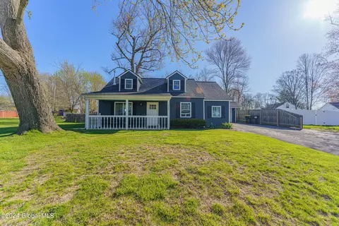 1036 Palazini Dr, Schenectady, NY 12303