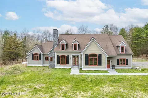 688 County Route 111, Hannacroix, NY 12087