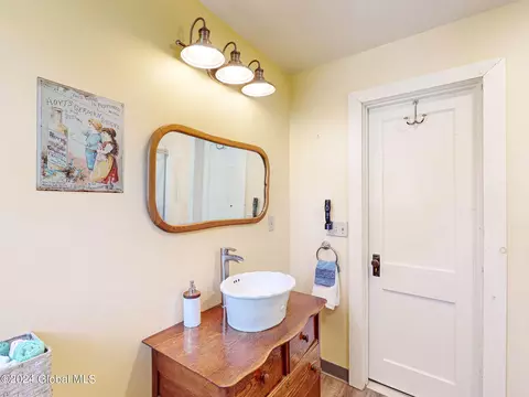 Bath - 113 Rose St, Cobleskill, NY 12043 photo 3 of 6