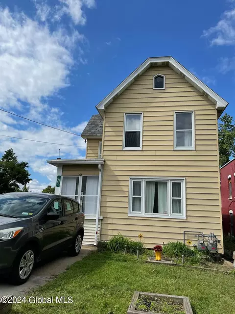 724 Congress St, Schenectady, NY 12303