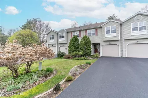 86 Old Mill Ln, Queensbury, NY 12804