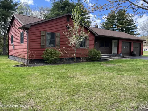 35 Orchard Dr, Greenwich, NY 12834