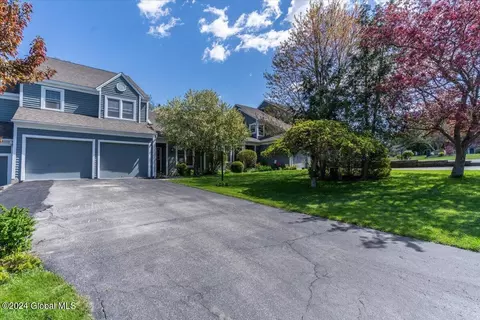 24 Ridgefield Dr, Voorheesville, NY 12186