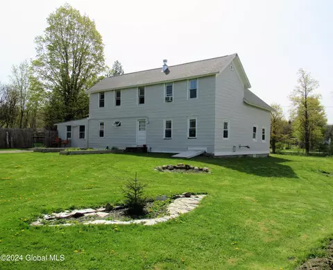 69 Hakes Rd, Troy, NY 12180
