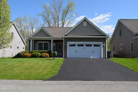 28 Lakepointe Way, Saratoga Springs, NY 12866