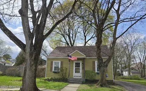 43 School St, Kingsbury, NY 12839