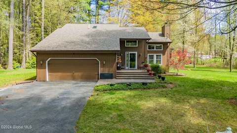29 Linden Ave, Queensbury, NY 12804