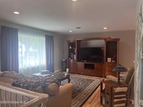 25 Hadel Rd, Glenville, NY 12302 photo 2