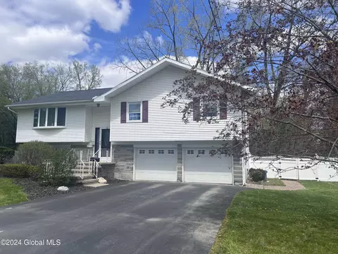 25 Hadel Rd, Glenville, NY 12302