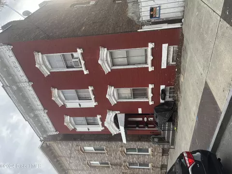 403 1st St, Troy, NY 12180